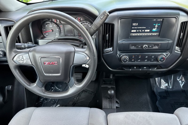 GMC Sierra 1500 Vehicle Full-screen Gallery Image 13