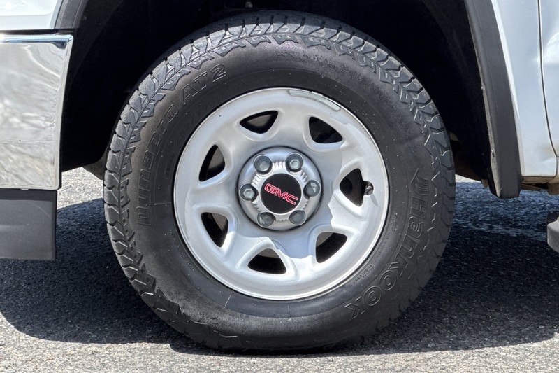 GMC Sierra 1500 Vehicle Full-screen Gallery Image 24
