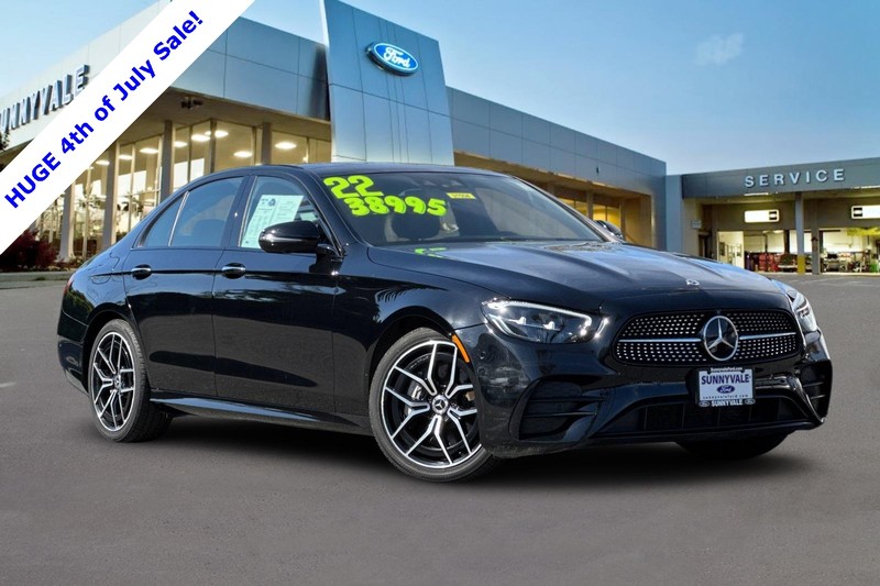 Mercedes-Benz E-Class Vehicle Full-screen Gallery Image 02