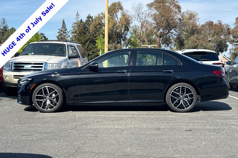 Mercedes-Benz E-Class Vehicle Full-screen Gallery Image 07