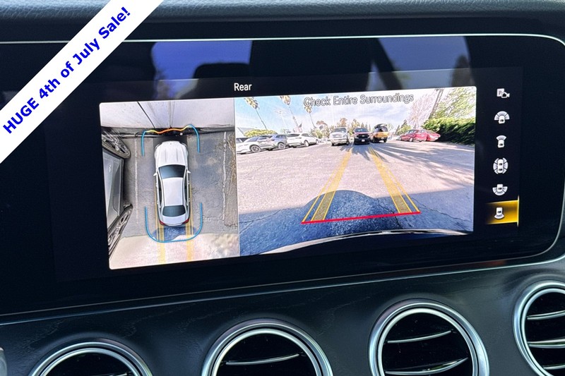 Mercedes-Benz E-Class Vehicle Full-screen Gallery Image 19