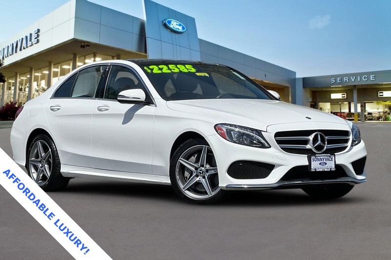 Mercedes-Benz C-Class Vehicle Full-screen Gallery Image 02