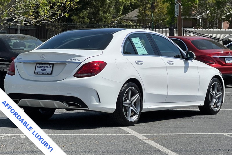 Mercedes-Benz C-Class Vehicle Full-screen Gallery Image 04