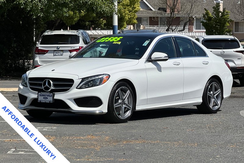 Mercedes-Benz C-Class Vehicle Full-screen Gallery Image 09