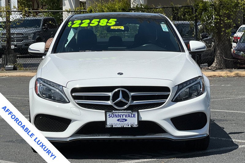 Mercedes-Benz C-Class Vehicle Full-screen Gallery Image 10
