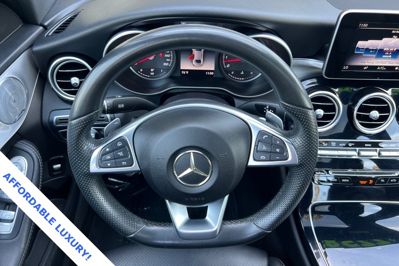 Mercedes-Benz C-Class Vehicle Full-screen Gallery Image 15