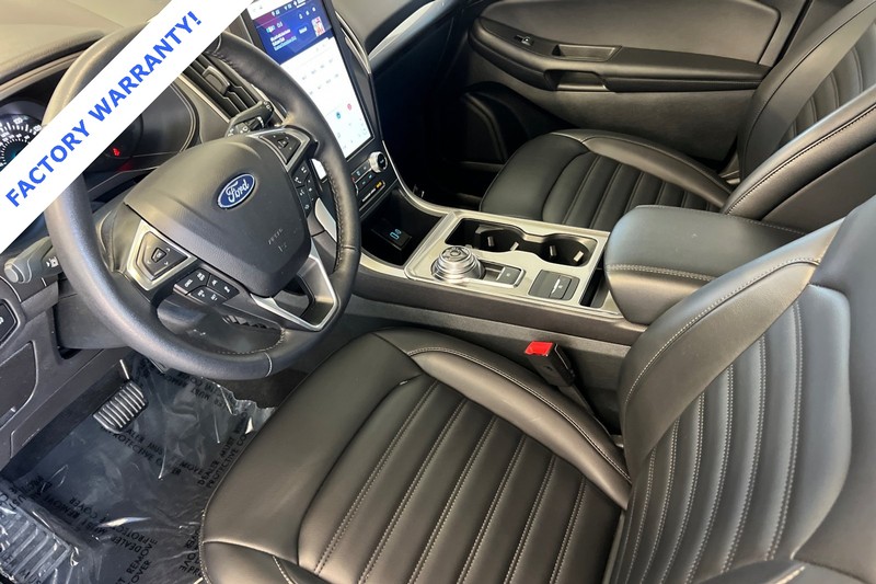 Ford Edge Vehicle Full-screen Gallery Image 10