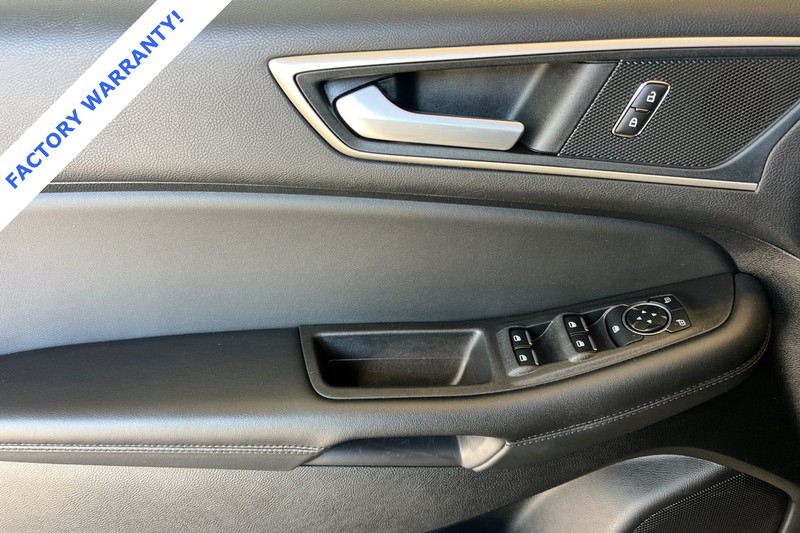 Ford Edge Vehicle Full-screen Gallery Image 11