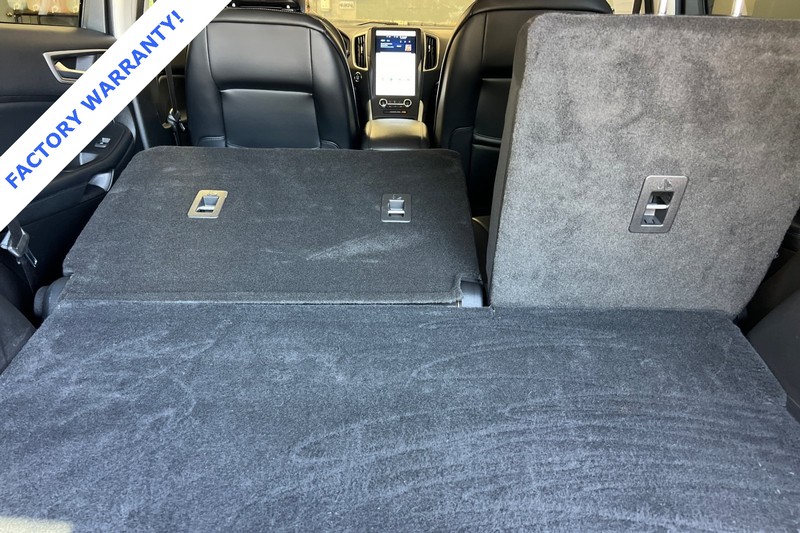 Ford Edge Vehicle Full-screen Gallery Image 15