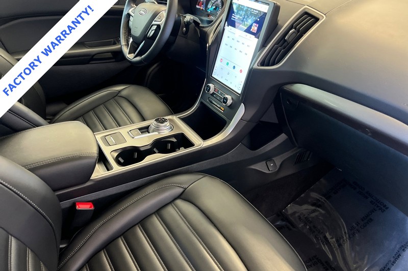 Ford Edge Vehicle Full-screen Gallery Image 16