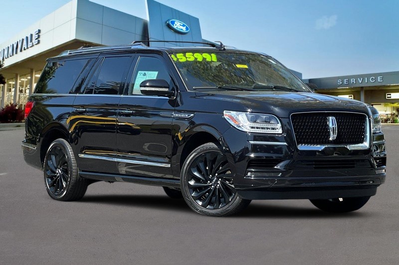 Lincoln Navigator L Vehicle Full-screen Gallery Image 02