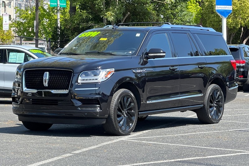 Lincoln Navigator L Vehicle Full-screen Gallery Image 08