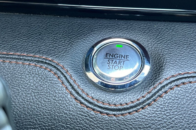 Lincoln Navigator L Vehicle Full-screen Gallery Image 24
