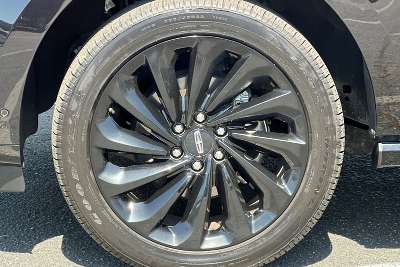 Lincoln Navigator L Vehicle Full-screen Gallery Image 28