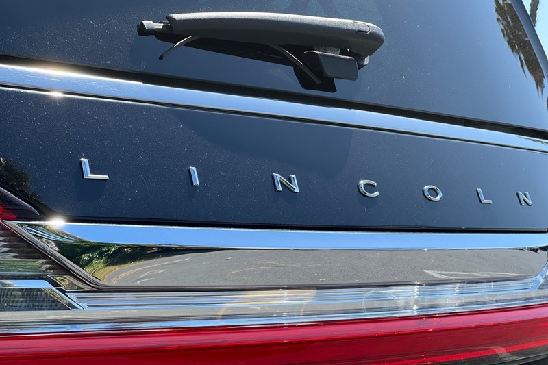 Lincoln Navigator L Vehicle Full-screen Gallery Image 29