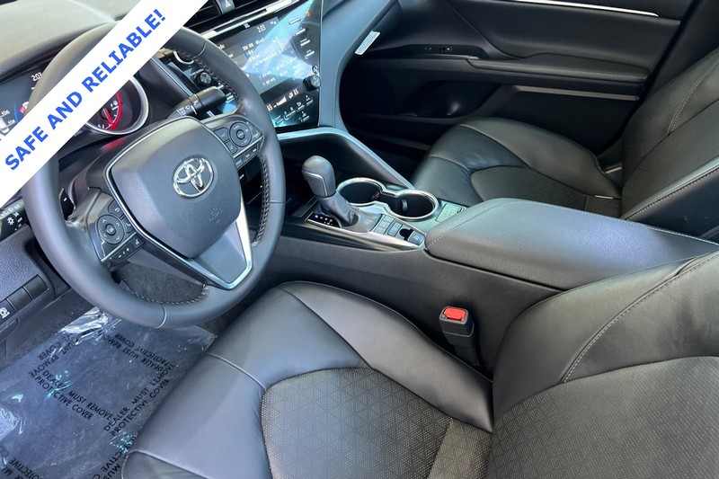 Toyota Camry Vehicle Full-screen Gallery Image 10