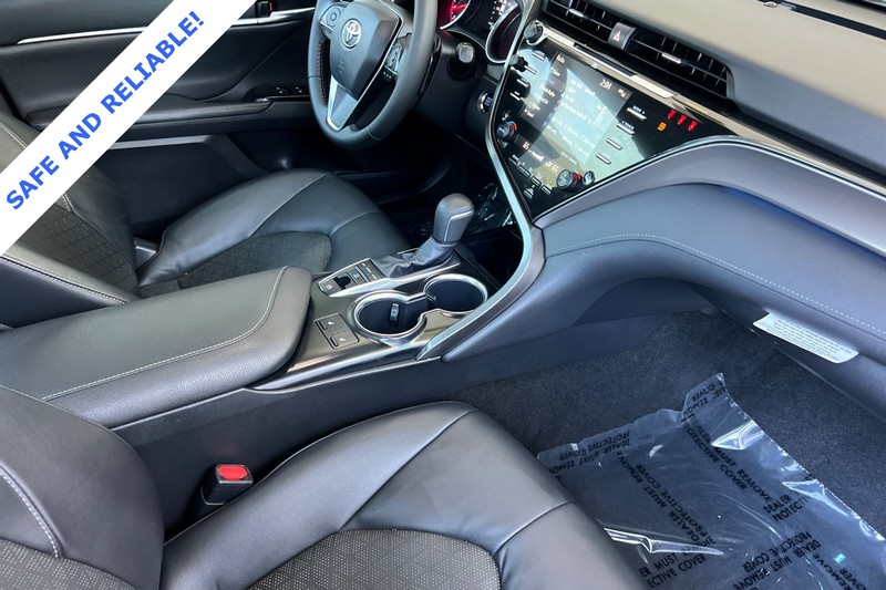 Toyota Camry Vehicle Full-screen Gallery Image 15