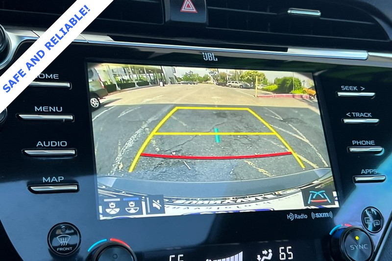 Toyota Camry Vehicle Full-screen Gallery Image 19