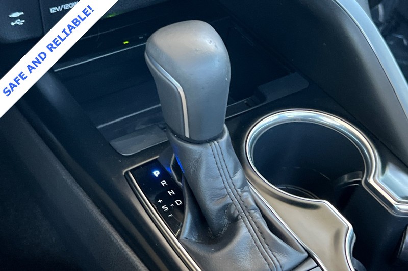 Toyota Camry Vehicle Full-screen Gallery Image 21
