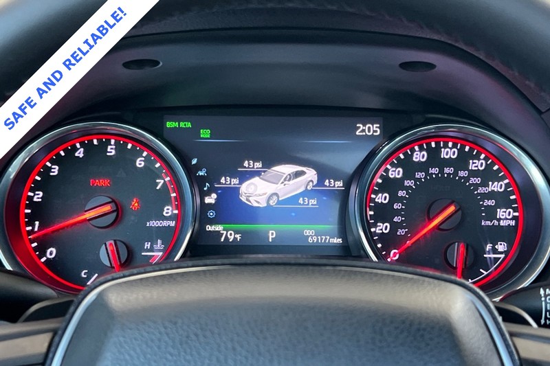 Toyota Camry Vehicle Full-screen Gallery Image 24