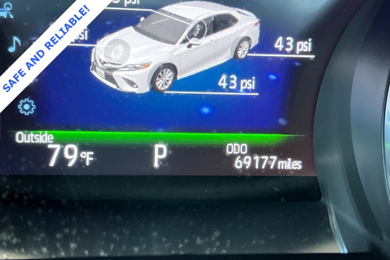 Toyota Camry Vehicle Full-screen Gallery Image 25