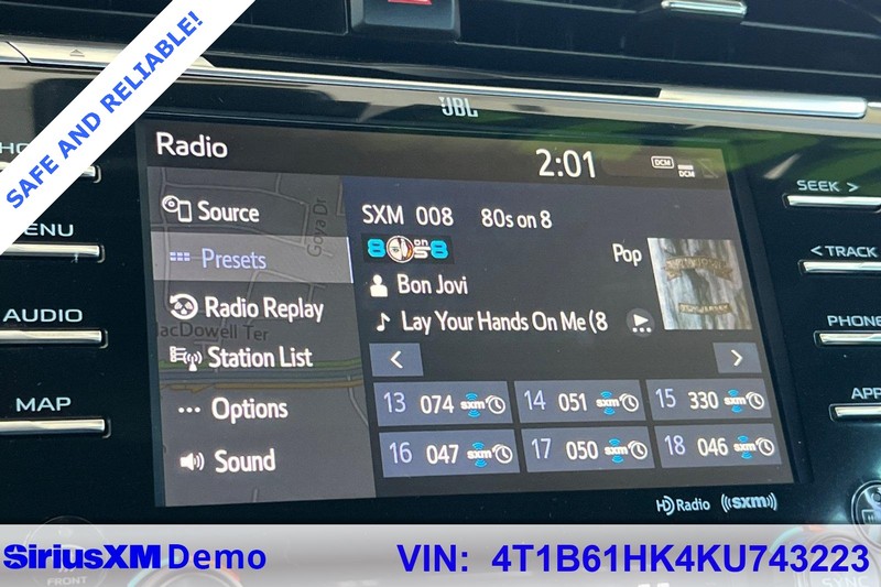 Toyota Camry Vehicle Full-screen Gallery Image 28