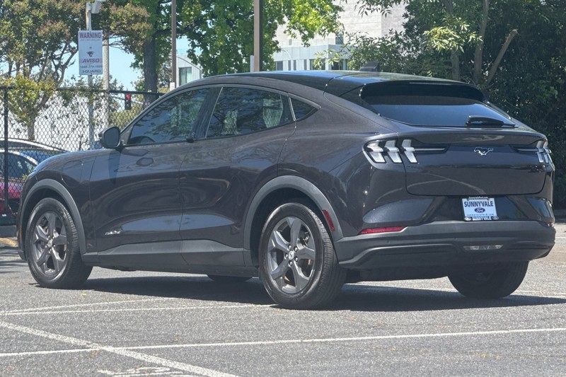 Ford Mustang Mach-E Vehicle Full-screen Gallery Image 06