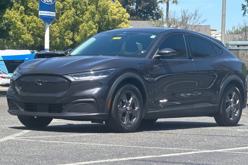Ford Mustang Mach-E Vehicle Full-screen Gallery Image 09