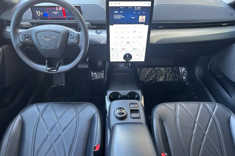 Ford Mustang Mach-E Vehicle Full-screen Gallery Image 14