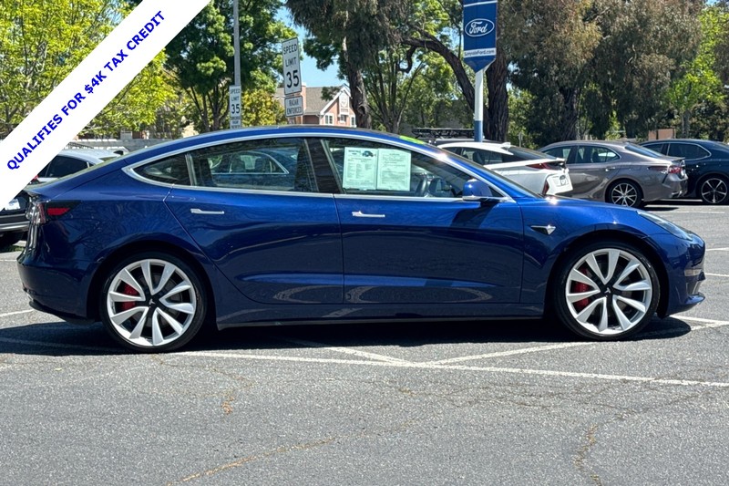 Tesla Model 3 Vehicle Full-screen Gallery Image 03