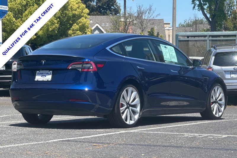 Tesla Model 3 Vehicle Full-screen Gallery Image 04
