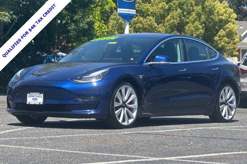 Tesla Model 3 Vehicle Full-screen Gallery Image 08