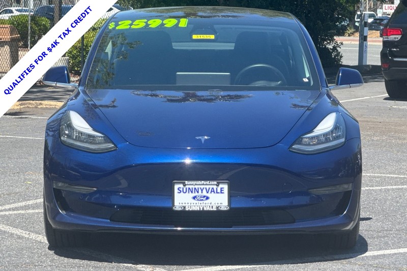 Tesla Model 3 Vehicle Full-screen Gallery Image 09