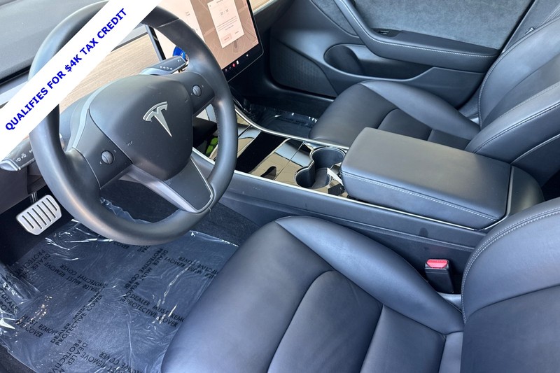 Tesla Model 3 Vehicle Full-screen Gallery Image 10