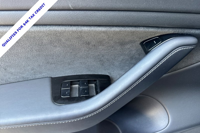 Tesla Model 3 Vehicle Full-screen Gallery Image 11