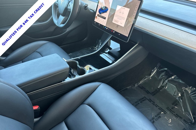 Tesla Model 3 Vehicle Full-screen Gallery Image 15