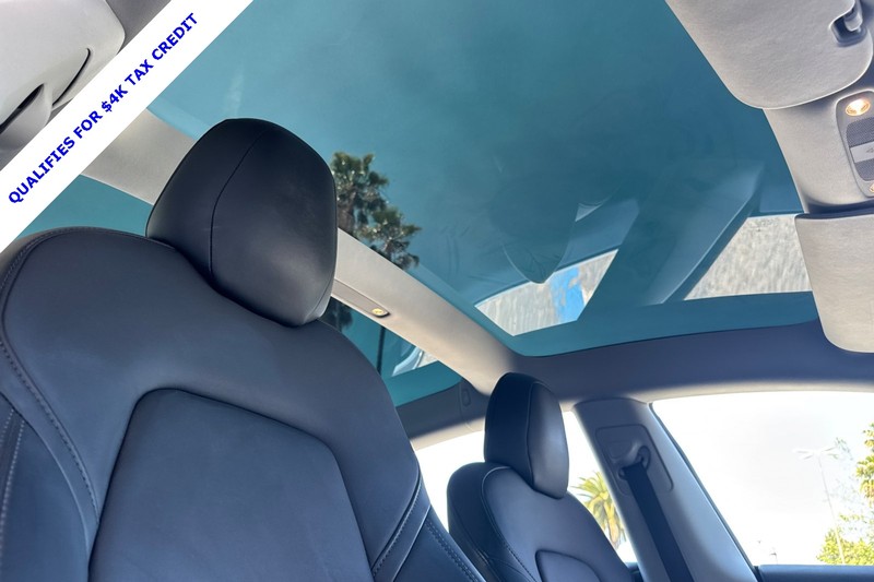 Tesla Model 3 Vehicle Full-screen Gallery Image 16