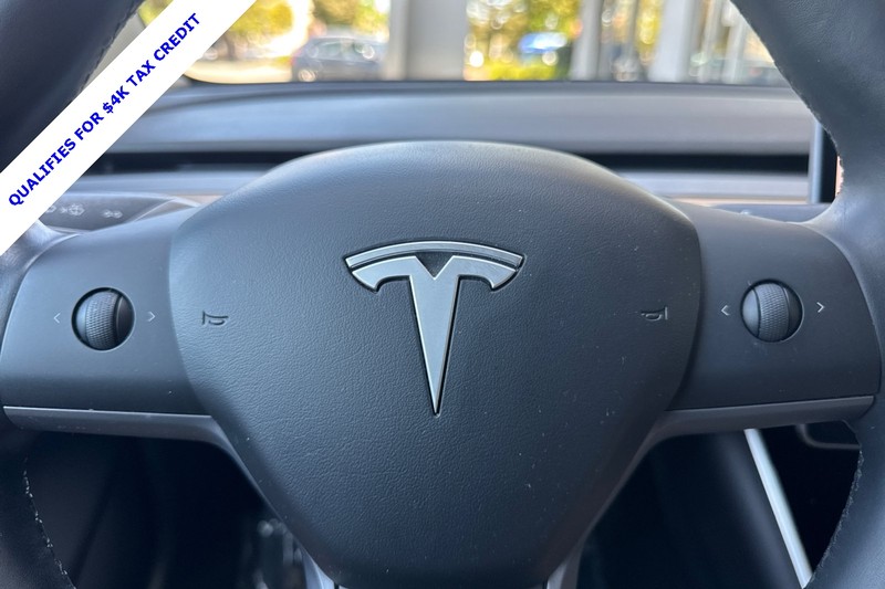 Tesla Model 3 Vehicle Full-screen Gallery Image 22