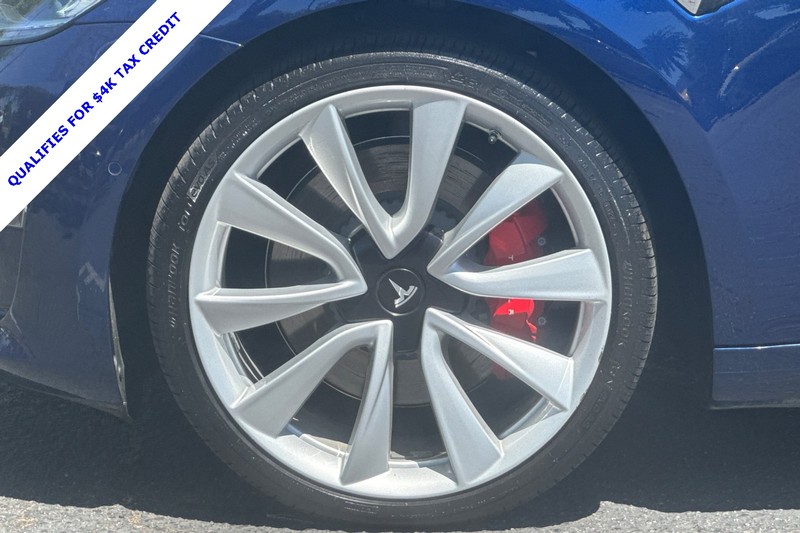 Tesla Model 3 Vehicle Full-screen Gallery Image 24