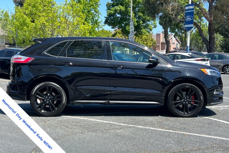 Ford Edge Vehicle Full-screen Gallery Image 03