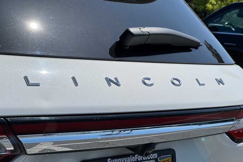Lincoln Corsair Vehicle Full-screen Gallery Image 28