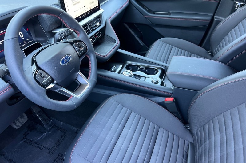 Ford Explorer Vehicle Full-screen Gallery Image 10