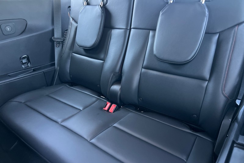 Ford Explorer Vehicle Full-screen Gallery Image 15