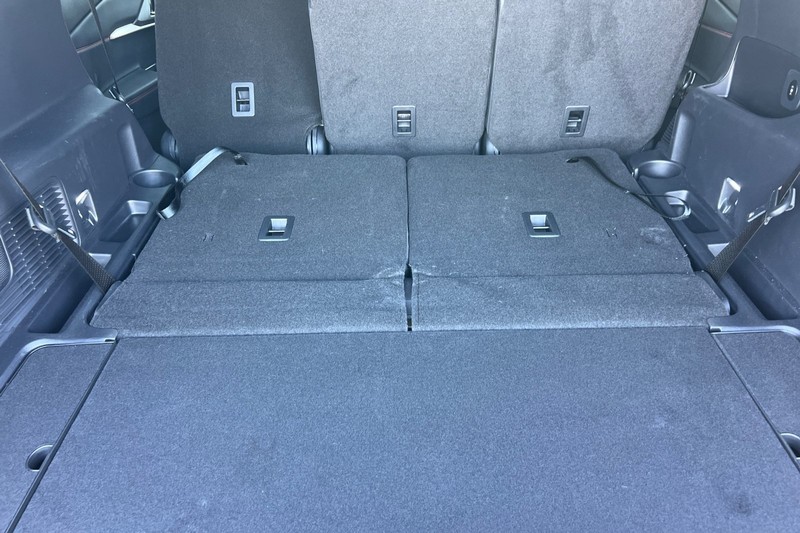 Ford Explorer Vehicle Full-screen Gallery Image 16