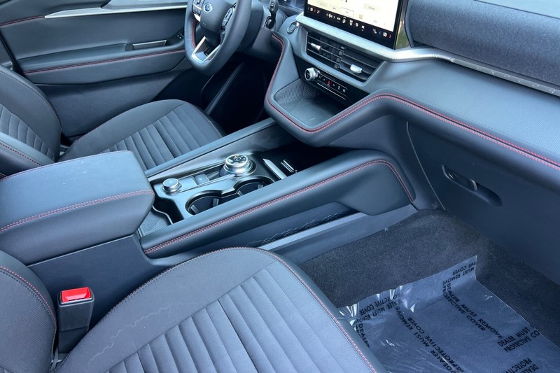 Ford Explorer Vehicle Full-screen Gallery Image 17