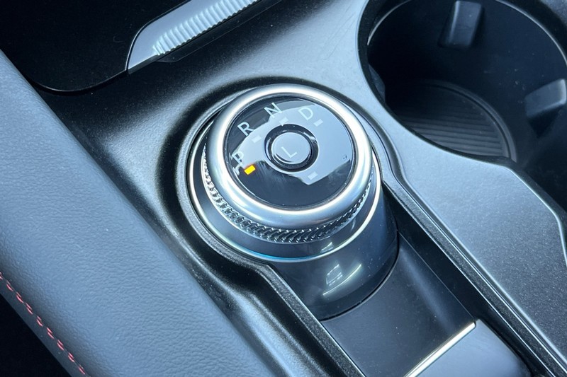 Ford Explorer Vehicle Full-screen Gallery Image 23