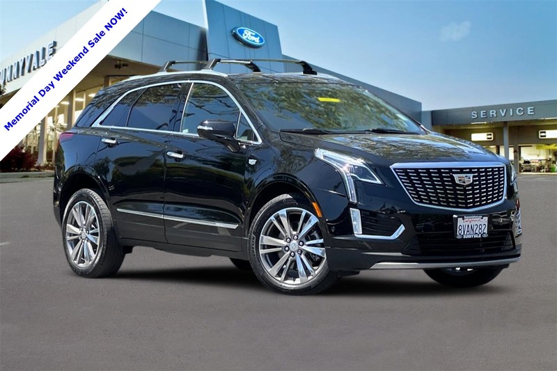 Cadillac XT5 Vehicle Full-screen Gallery Image 02