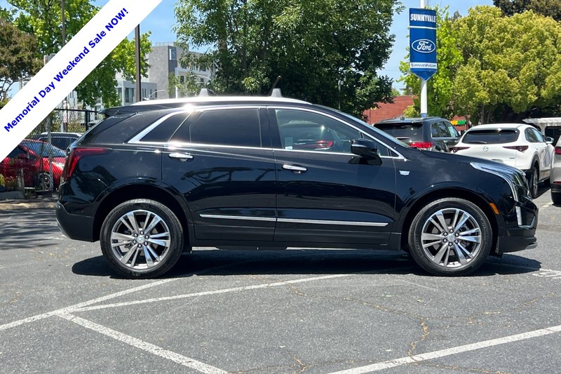 Cadillac XT5 Vehicle Full-screen Gallery Image 03