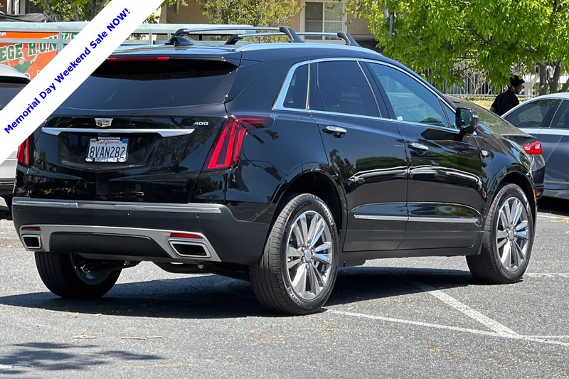 Cadillac XT5 Vehicle Full-screen Gallery Image 04