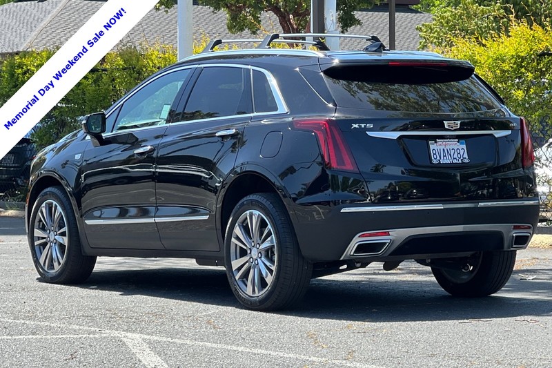 Cadillac XT5 Vehicle Full-screen Gallery Image 06